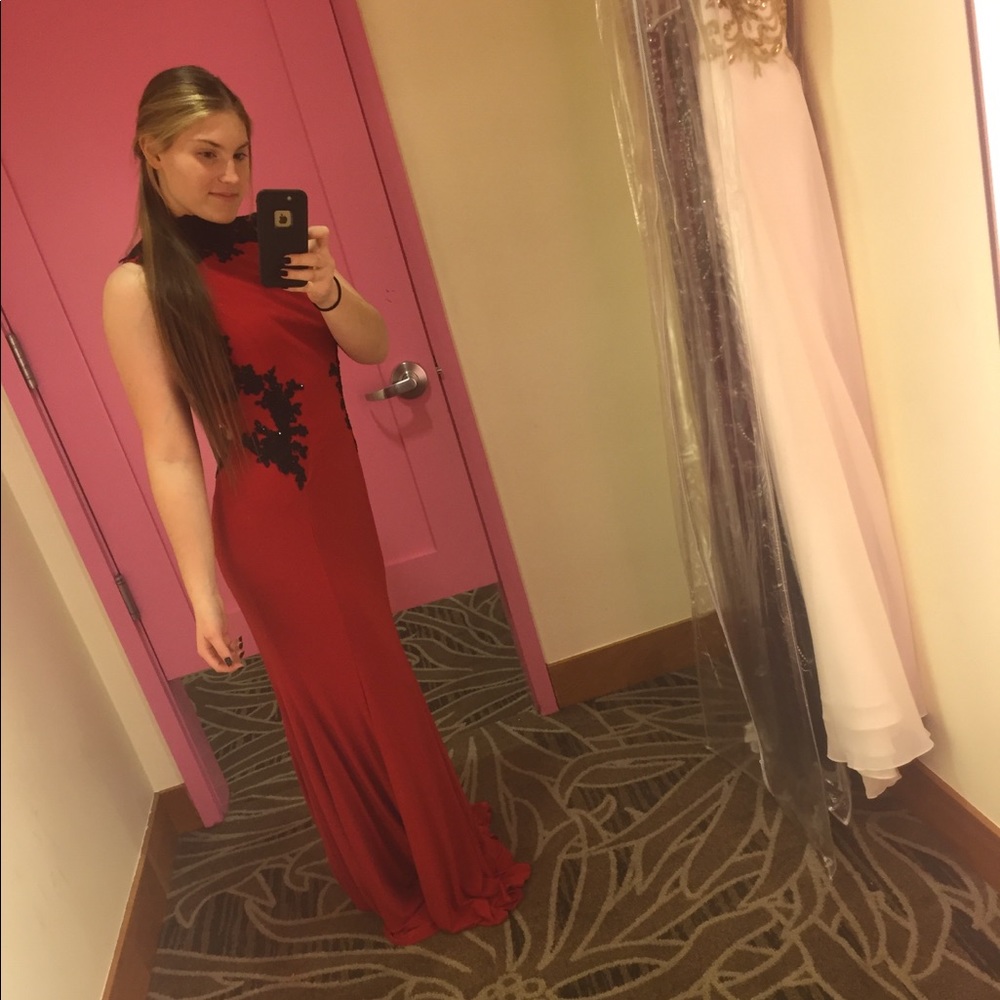 PROM/FORMAL DRESS WORN ONCE FOR 5 MINUTES!